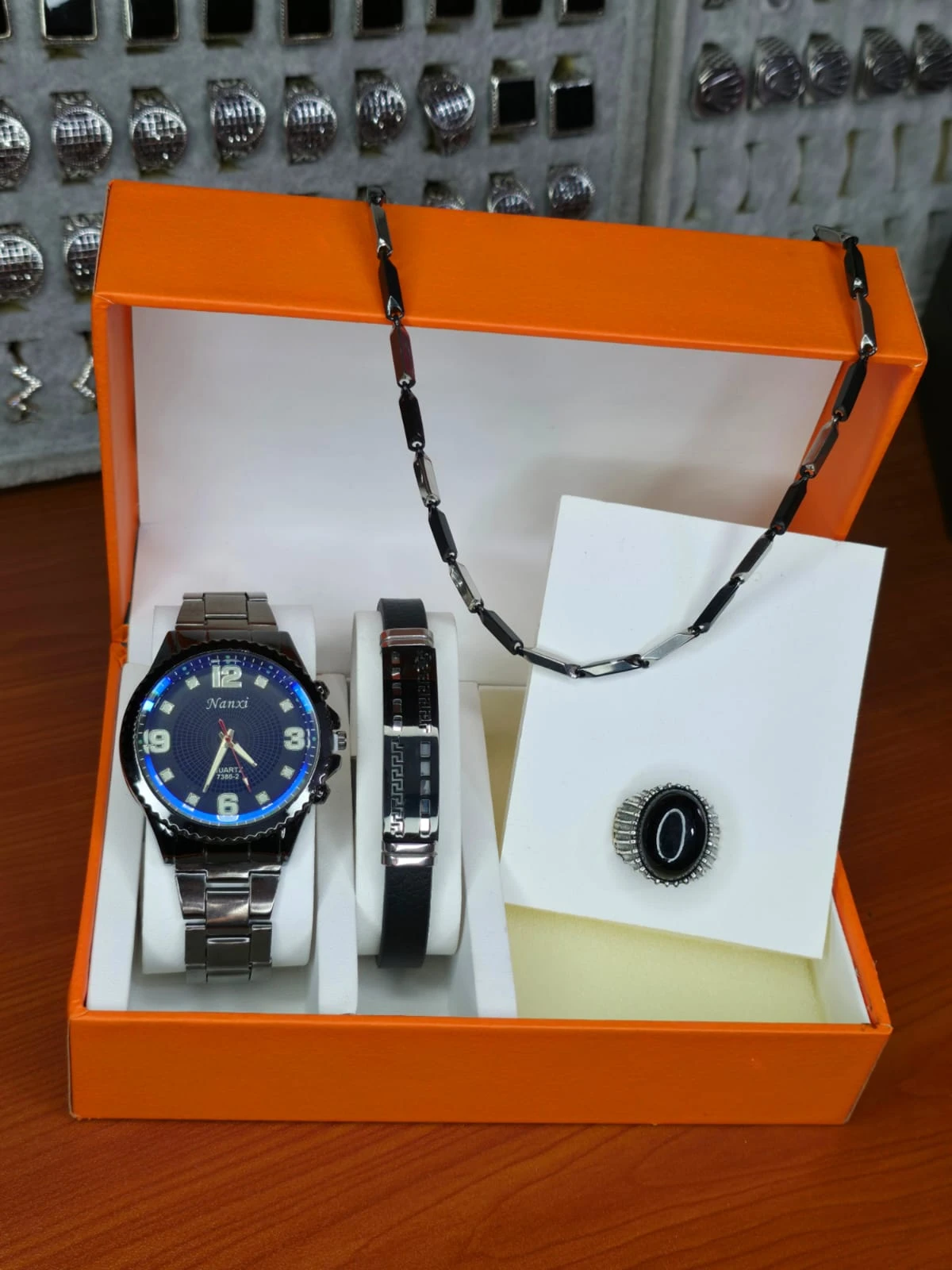 طقم اكسسوار رجالي ٤ قطع