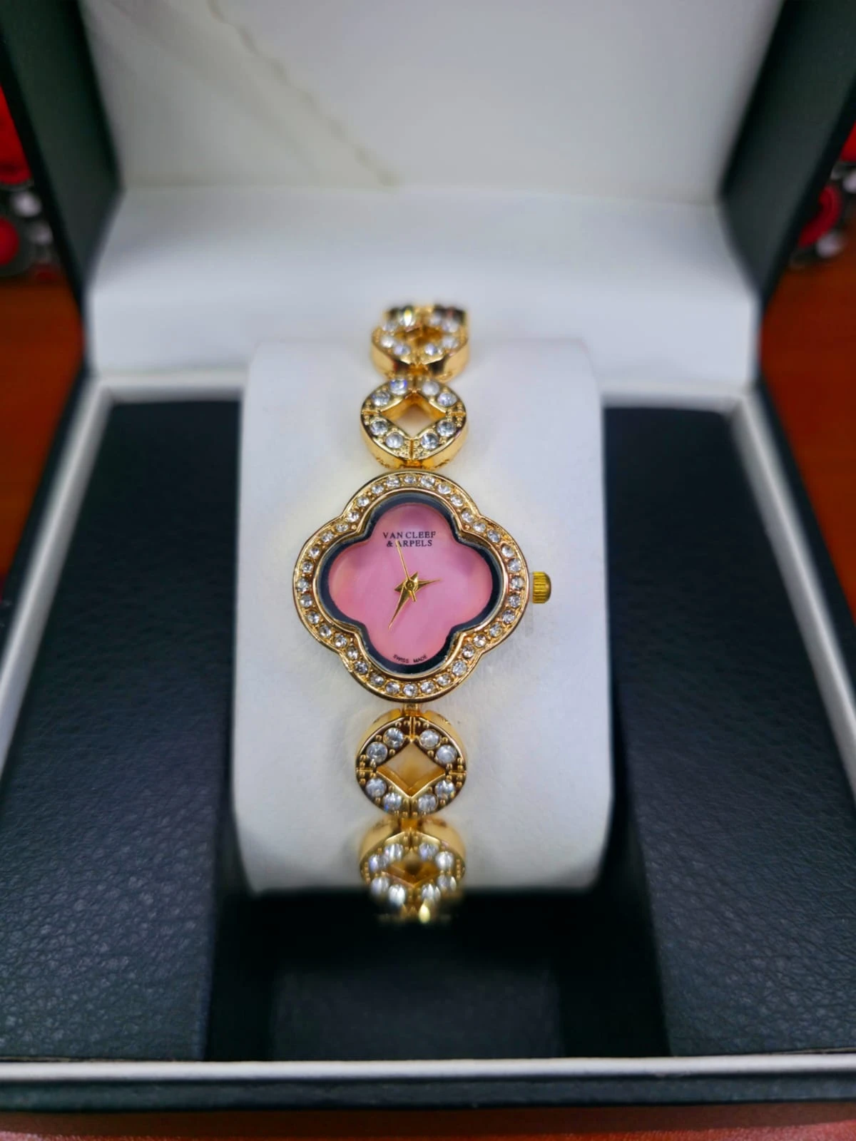 ساعه نسائية