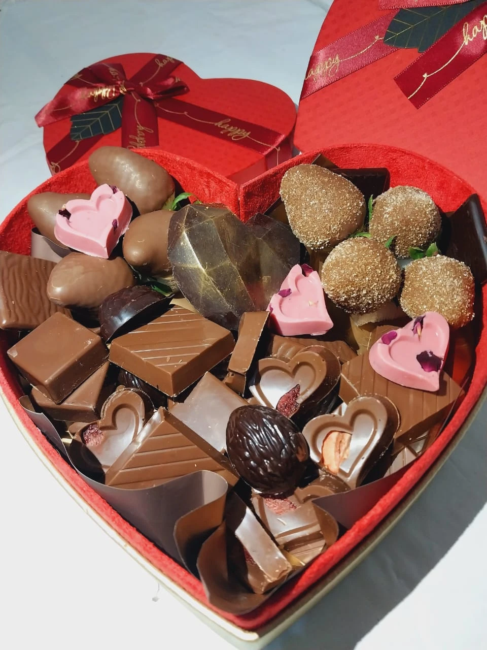 قلب جلد  كيلو شوكولا مشكل وفريز مغطس شوكولا